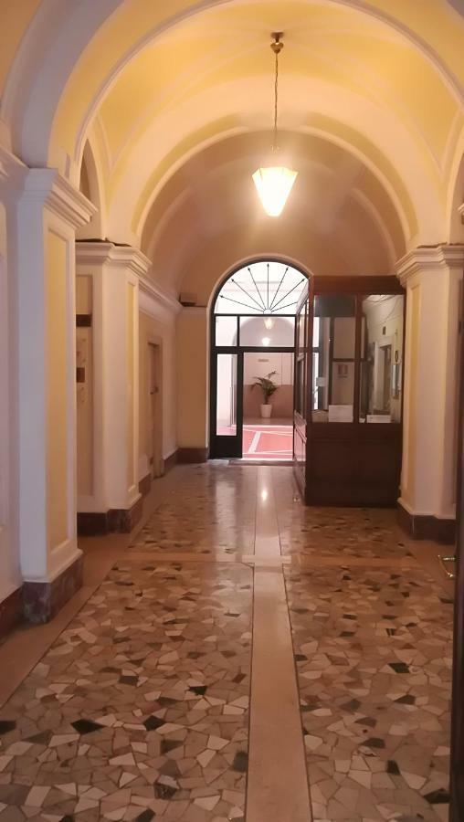 Sixty One Luxury Room Рим Экстерьер фото